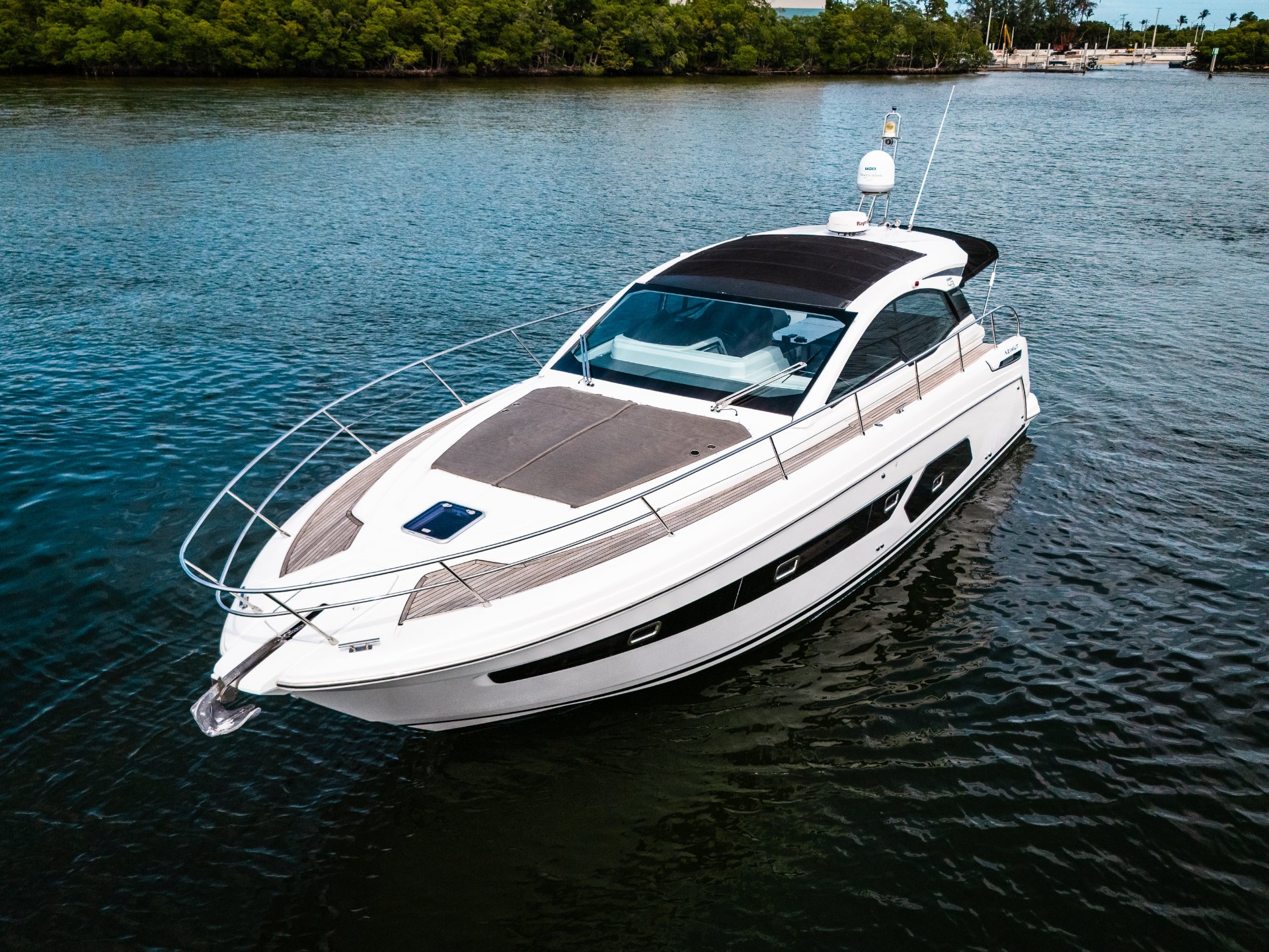 Yacht Photo 7